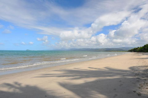 ABSOLUTE BEACHFRONT BLISS - NEWELL BEACH - 10 Metres To The Ocean - Accommodation Georgetown 4