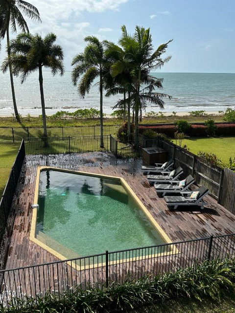 ABSOLUTE BEACHFRONT BLISS - NEWELL BEACH - 10 Metres To The Ocean - Accommodation Georgetown 0