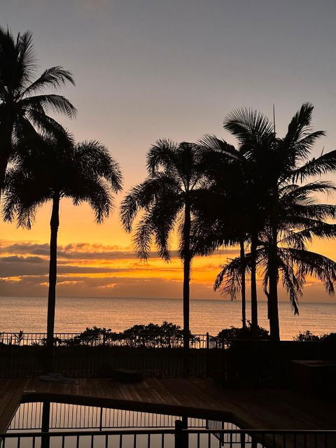 ABSOLUTE BEACHFRONT BLISS - NEWELL BEACH - 10 Metres To The Ocean - Accommodation Georgetown 3
