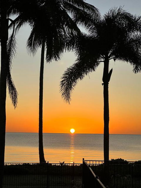 ABSOLUTE BEACHFRONT BLISS - NEWELL BEACH - 10 Metres To The Ocean - Accommodation Georgetown 2