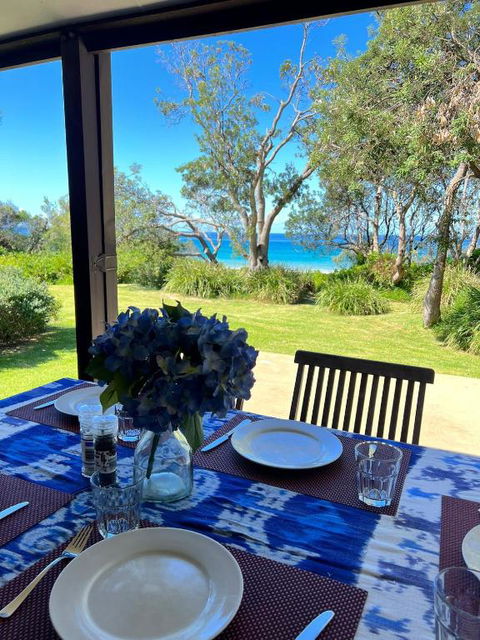 Absolute Beachfront Mollymook - Accommodation Georgetown 3