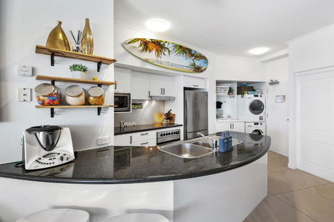 Absolute Beachfront Rolling Surf Resort - Accommodation Georgetown 1