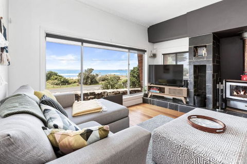 Absolute Beachfront Views Apollo Bay - Accommodation Georgetown 0