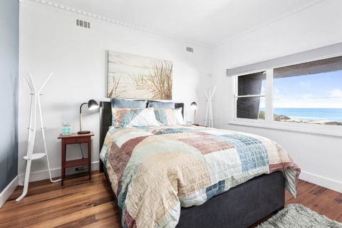 Absolute Beachfront Views Apollo Bay - Accommodation Georgetown 3