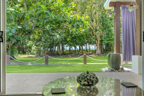 Absolute Beachfront WongaBelle- Pet Friendly - Accommodation Georgetown 4