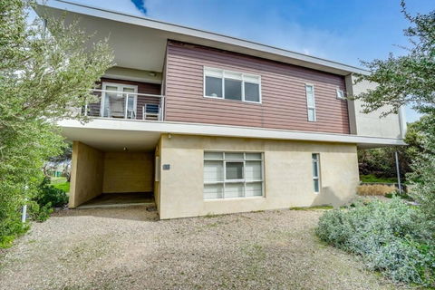 Absolute Luxury Beachfront - Middleton - BYO Linen - Accommodation Georgetown 1
