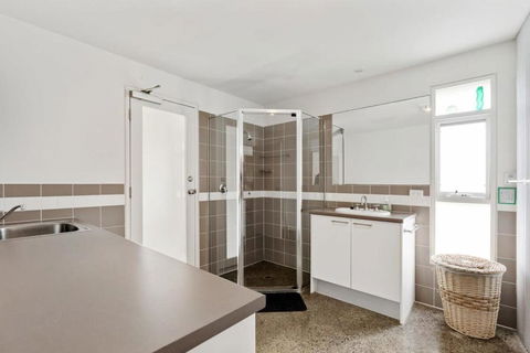 Absolute Luxury Beachfront - Middleton - BYO Linen - Accommodation Georgetown 4