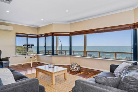 Absolute Oceanfront Escape - Accommodation Georgetown 3
