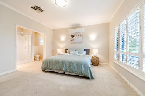 Absolute Oceanfront Escape - Accommodation Georgetown 4