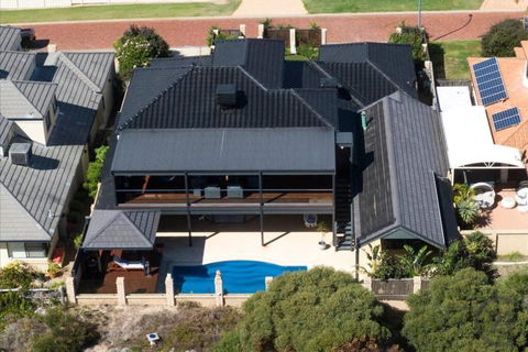 Absolute Oceanfront Retreat - Accommodation Georgetown 2