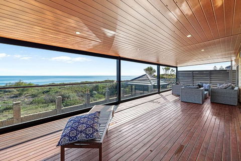 Absolute Oceanfront Retreat - Accommodation Georgetown 3