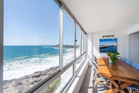 Absolute Oceanfront Yamba - Oceanstays - Accommodation Georgetown 3