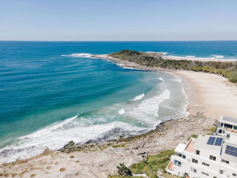 Absolute Oceanfront Yamba - Oceanstays - Accommodation Georgetown 1