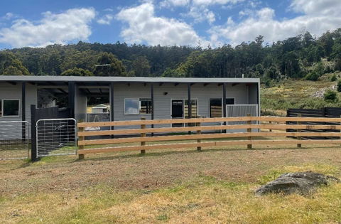 Acacia Hills Retreat - Accommodation Georgetown 0