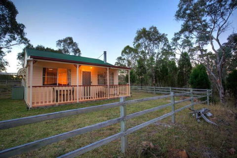 Accommodation Creek Cottages & Sundown View Suites - Accommodation Georgetown 2