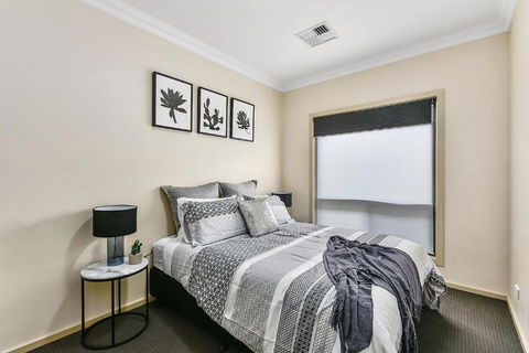Accommodation On Lansell 1 Being Unit 1 Of 6 Lansell Street - Accommodation Georgetown 3