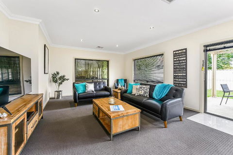 Accommodation On Lansell 1 Being Unit 1 Of 6 Lansell Street - Accommodation Georgetown 2