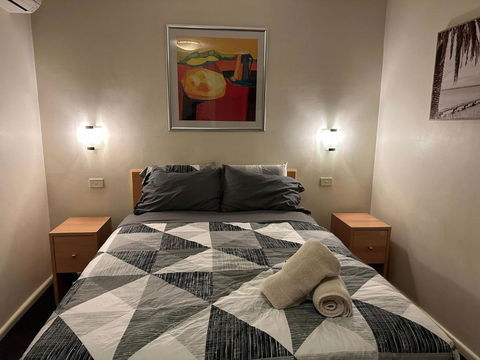 Acland Street Studio Apartment FREE PARKING - Accommodation Georgetown 2