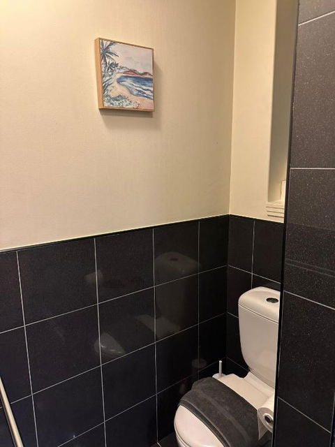 Acland Street Studio Apartment FREE PARKING - Accommodation Georgetown 4