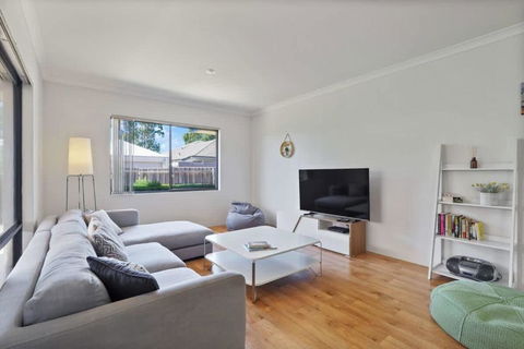 Across The Way, Golf And Beach Heaven - Accommodation Georgetown 1