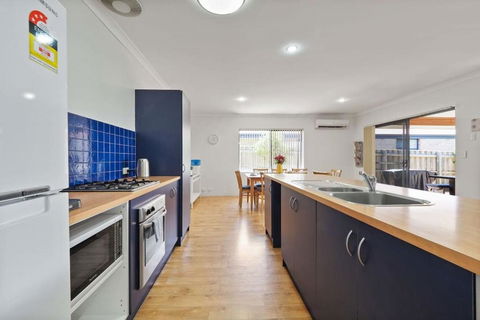 Across The Way, Golf And Beach Heaven - Accommodation Georgetown 3