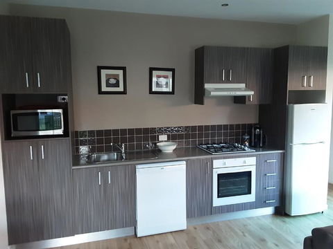 Adelphi Apartment 2- Poolside Or Apartment 2A- King Studio - Accommodation Georgetown 4