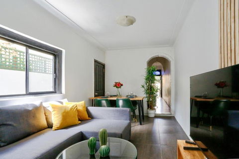 Affordable 2 Bedroom House Surry Hills 2 E-Bikes Included - Accommodation Georgetown 0
