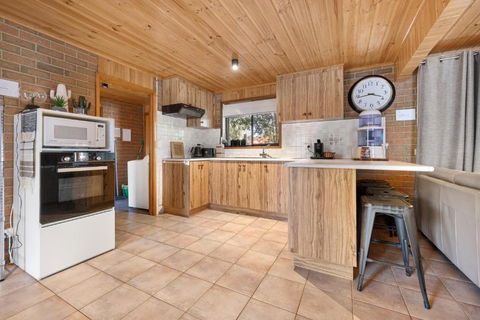 Affordable GEM In The Heart Of Inverloch - Accommodation Georgetown 2