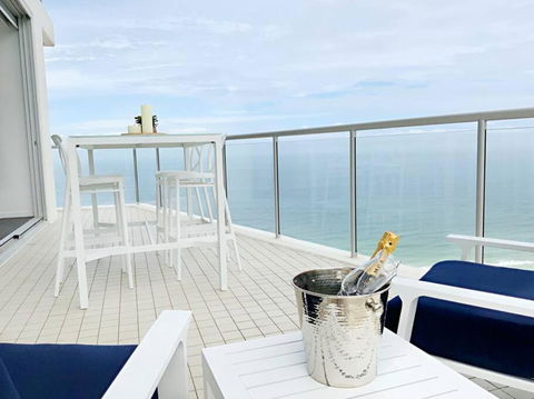 Air On Broadbeach Beachfront 2Level Stunning Apartment With 180 Degree Views - Accommodation Georgetown 4