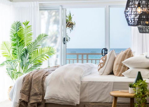 Absolute Beachfront Family Size Home - Accommodation Georgetown 0