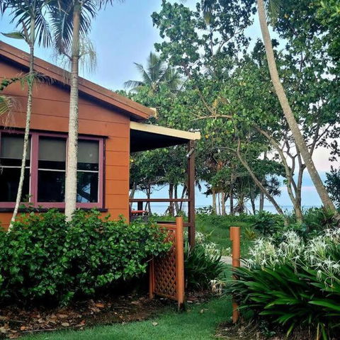 Absolute Beachfront Cottage - Accommodation Georgetown 2