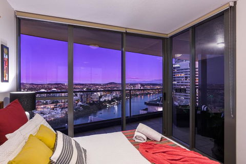 African Escape On Level 38 - Balcony With Views - Accommodation Georgetown 0