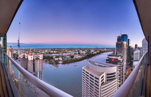 African Escape On Level 38 - Balcony With Views - Accommodation Georgetown 4