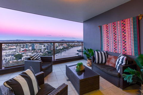 African Escape On Level 38 - Balcony With Views - Accommodation Georgetown 3