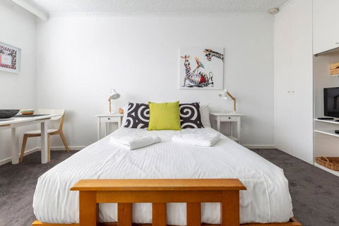 Acland Central Studio - A Cosy St Kilda Escape - Accommodation Georgetown 0