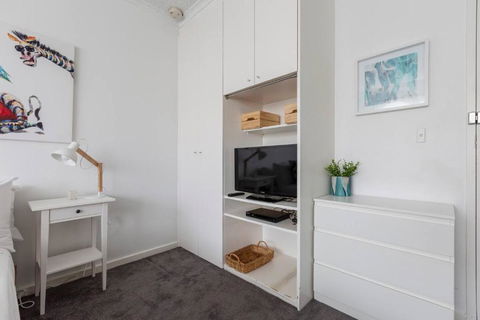 Acland Central Studio - A Cosy St Kilda Escape - Accommodation Georgetown 4