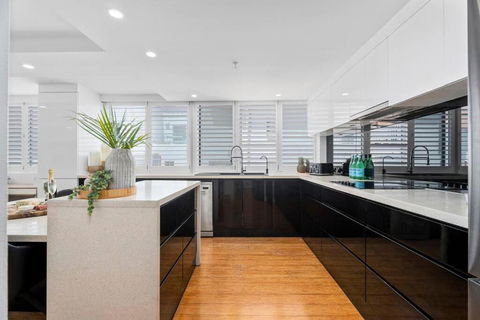 Absolute Beachfront Apartment 3B Pool Spa - Accommodation Georgetown 4