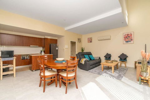 Absolutely Spacious APT Unit Between ANU And City - Accommodation Georgetown 0