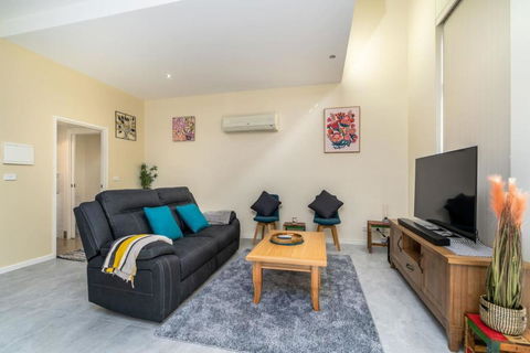 Absolutely Spacious APT Unit Between ANU And City - Accommodation Georgetown 1