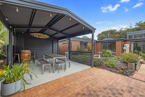 A Sand And Sea Retreat - 150m From Beach, Pet Friendly - Accommodation Georgetown 1