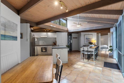 A Sand And Sea Retreat - 150m From Beach, Pet Friendly - Accommodation Georgetown 2