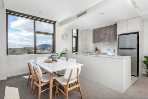 Amazing View In Large Apartment Barton ACT - Accommodation Georgetown 3