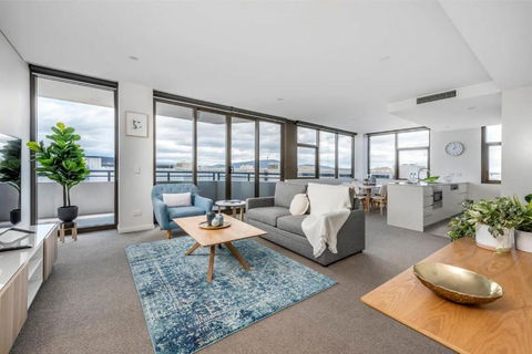 Amazing View In Large Apartment Barton ACT - Accommodation Georgetown 1