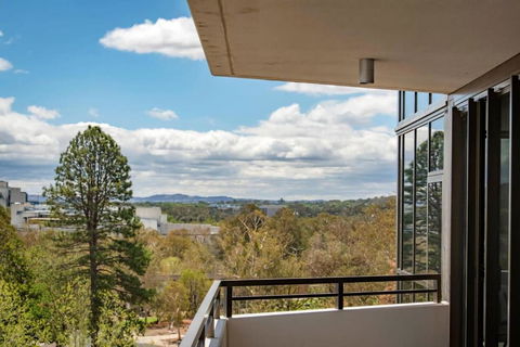 Amazing View In Large Apartment Barton ACT - Accommodation Georgetown 0