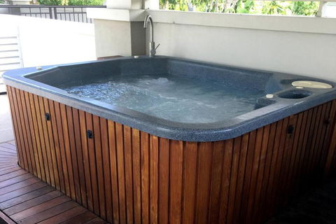 Amazing Rooftop Resort Experience With Hot Tub - Accommodation Georgetown 1