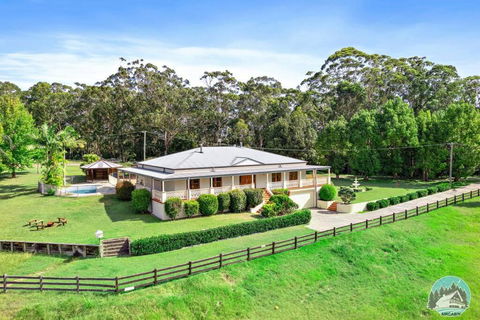 Aircabin - KANGY ANGY - Rural Retreat 4 Bedrooms - Accommodation Georgetown 0