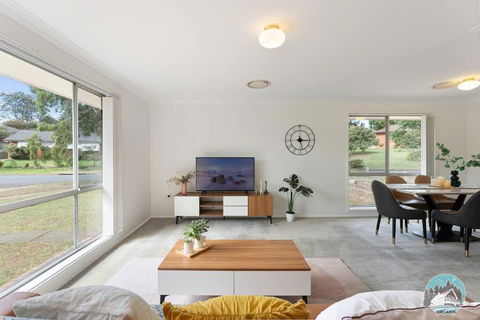 Aircabin - Marayong - Convenient - 3 Beds House - Accommodation Georgetown 0