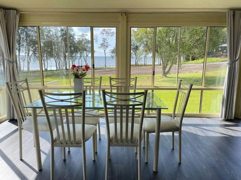 Aircabin - Tuggerawong - Lake Front - 3 Beds House - Accommodation Georgetown 0