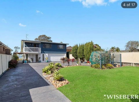 Aircabin - Tuggerawong - Lake Front - 3 Beds House - Accommodation Georgetown 1