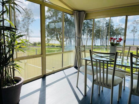 Aircabin - Tuggerawong - Lake Front - 3 Beds House - Accommodation Georgetown 4